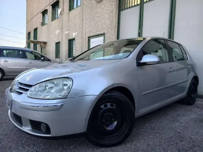 Usata VW Golf V 102 CV (75 kW) 2007 Argento Berlina