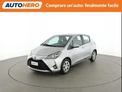 Brugt Toyota Yaris Hybrid Active 73 HK (53 kW) 2019 Sølv Sedan