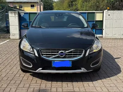 Usata Volvo V60 Summum 163 CV (119 kW) 2012 Nero Station wagon