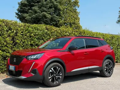 Usata Peugeot 2008 Allure 110 CV (80 kW) 2022 Rosso SUV