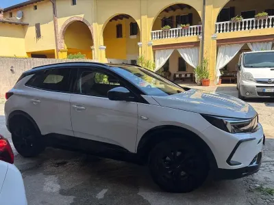 Usata Opel Grandland X GS Line 131 CV (96 kW) 2022 Bianco SUV