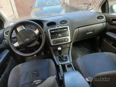 Usata Ford Focus 90 CV (66 kW) 2007 Grigio Station wagon