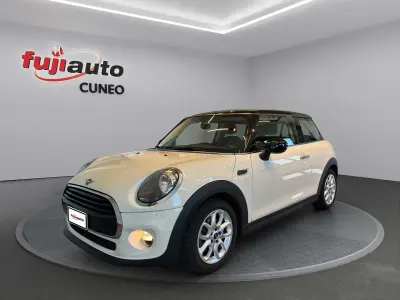 Usata Mini Cooper D Business 116 CV (85 kW) 2019 Bianco Utilitaria