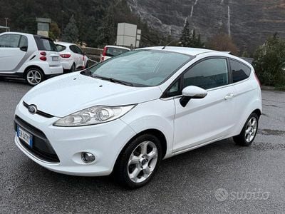 Usata Ford Fiesta Titanium 59 CV (43 kW) 2011 Marrone Berlina