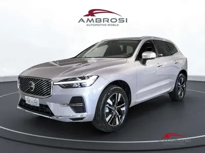 Nuova Volvo XC60 Plus 250 CV (183 kW) 2025 Onyx black SUV