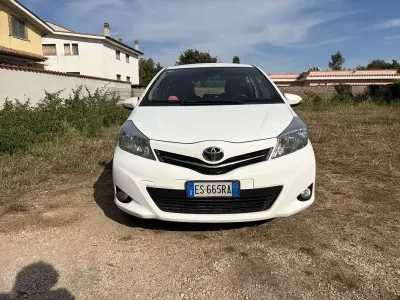 Usata Toyota Yaris Lounge 69 CV (50 kW) 2013 Utilitaria
