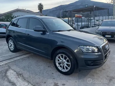 Usado Audi Q5 170 CV (125 kW) 2010 Gris SUV