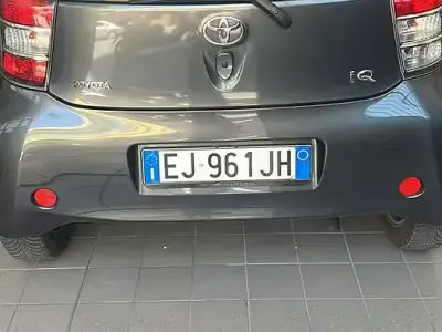 Usata Toyota iQ Executive 99 CV (72 kW) 2009 Grigio Utilitaria
