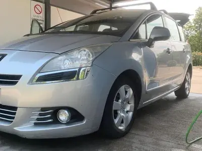 Usata Peugeot 5008 Business-Line 112 CV (82 kW) 2011 Grigio Monovolume