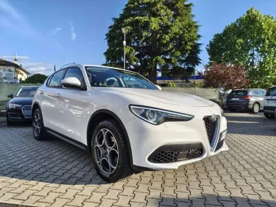 Usata Alfa Romeo Stelvio Super 201 CV (147 kW) 2017 Bianco SUV