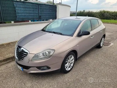 Usata Lancia Delta 105 CV (77 kW) 2012 Verde Utilitaria