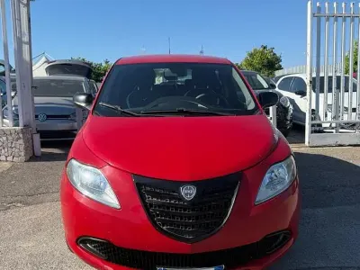 Usata Lancia Ypsilon Silver 69 CV (50 kW) 2014 Rosso Utilitaria