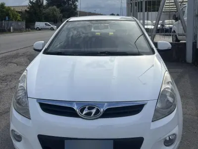 Usata Hyundai i20 75 CV (55 kW) 2011 Bianco Utilitaria