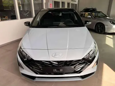 Nuova Hyundai i20 Blackline 90 CV (66 kW) 2026 Grigio Utilitaria
