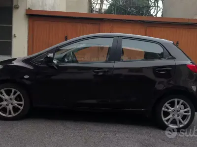 Usata Mazda 2 86 CV (63 kW) 2007 Nero Utilitaria