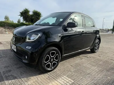 Begagnad Smart ForFour Prime 71 HK (52 kW) 2018 Svart Halvkombi