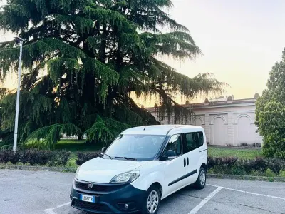 Usata Fiat Doblò 90 CV (66 kW) 2015 Bianco Monovolume