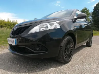 Używany Lancia Ypsilon Silver 69 KM (50 kW) 2017 Czarny Hatchback