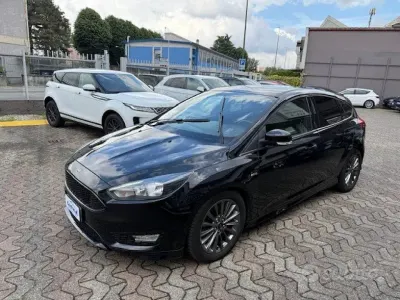 Usata Ford Focus ST-Line 125 CV (91 kW) 2016 Nero Berlina