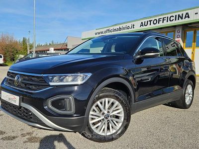 Usata VW T-Roc Life 110 CV (80 kW) 2023 Nero SUV