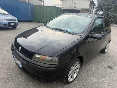 Usata Fiat Punto 80 CV (58 kW) 2002 Nero Utilitaria