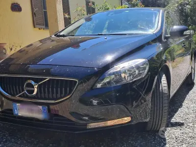 Usata Volvo V40 120 CV (88 kW) 2017 Nero Berlina