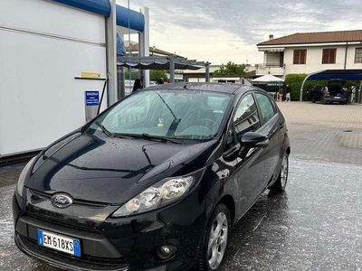 Usata Ford Fiesta Titanium 71 CV (52 kW) 2012 Nero Utilitaria