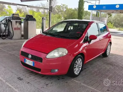Usata Fiat Grande Punto 90 CV (66 kW) 2006 Rosso Utilitaria