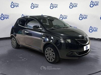 Begagnad Lancia Ypsilon Gold 69 HK (50 kW) 2023 Svart Halvkombi