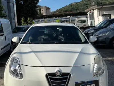 Usata Alfa Romeo Giulietta Exclusive 105 CV (77 kW) 2011 Bianco Utilitaria
