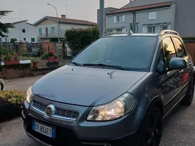 Usata Fiat Sedici 120 CV (88 kW) 2010 Grigio SUV