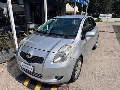 Usata Toyota Yaris Sol 87 CV (63 kW) 2007 Grigio Utilitaria