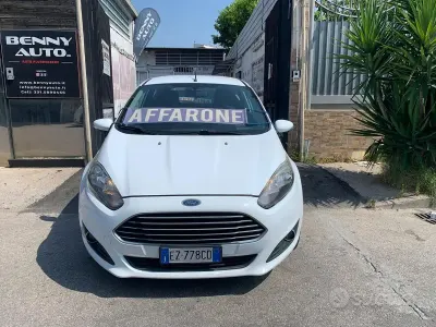 Usata Ford Fiesta Business Edition 97 CV (71 kW) 2015 Bianco Utilitaria