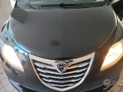 Usata Lancia Ypsilon 80 CV (58 kW) 2013 Nero Utilitaria