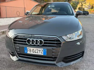Usata Audi A1 Design 95 CV (69 kW) 2015 Grigio Utilitaria