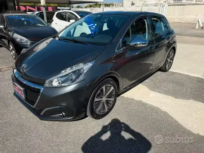 Gebraucht Peugeot 208 Allure 75 PS (55 kW) 2017 Grau Kleinwagen