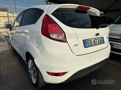 Usata Ford Fiesta 75 CV (55 kW) 2013 Bianco Berlina