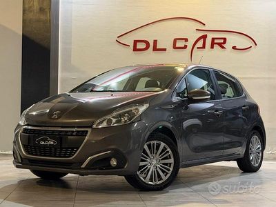 Usata Peugeot 208 Signature Sky 83 CV (61 kW) 2019 Grigio Utilitaria