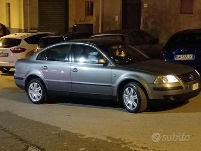 Grigio Usata 2004 VW Passat Comfortline Berlina | 1234 € (Super prezzo)