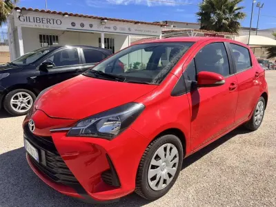 Usata Toyota Yaris Lounge 72 CV (52 kW) 2019 Rosso Berlina