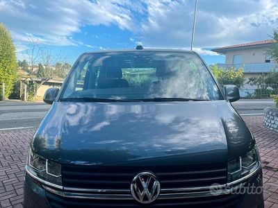 Usata VW Caravelle 151 CV (111 kW) 2022 Grigio Furgone