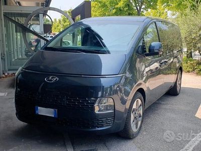 Usata Hyundai Staria 177 CV (130 kW) 2023 Grigio Monovolume