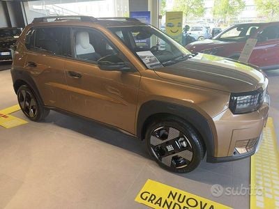 Ny Fiat Grande Panda Red 2025 Röd Halvkombi