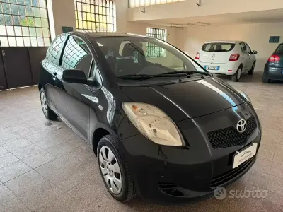 Usata Toyota Yaris 69 CV (50 kW) 2008 Nero Utilitaria