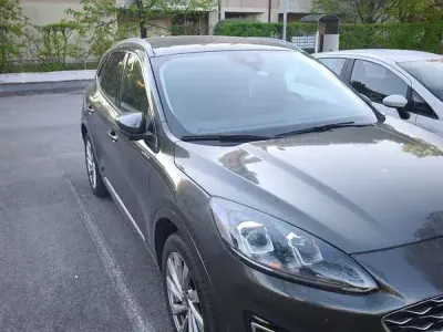 Begagnad Ford Kuga Vignale 224 HK (164 kW) 2022 Grå SUV