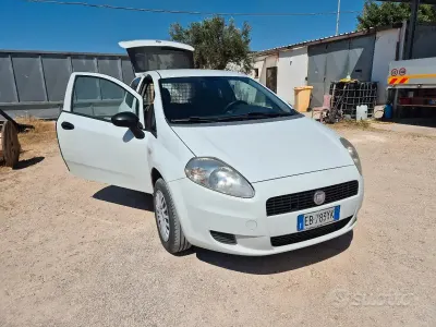 Usata Fiat Grande Punto 77 CV (56 kW) 2010 Bianco Utilitaria