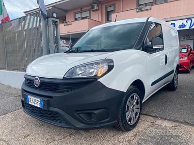Usata Fiat Doblò Lounge 105 CV (77 kW) 2021 Bianco Monovolume