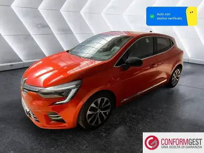 Begagnad Renault Clio V Techno 101 HK (74 kW) 2023 Orange Halvkombi