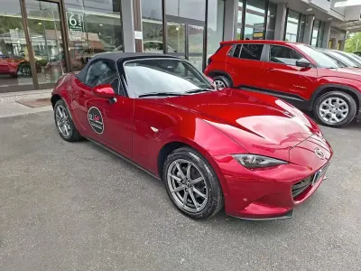 Nuova Mazda MX5 132 CV (97 kW) 2025 Soul red crystal Cabrio