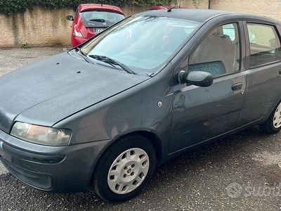 Grigio Usata 2001 Fiat Punto Berlina | 1450 € (Buon prezzo)